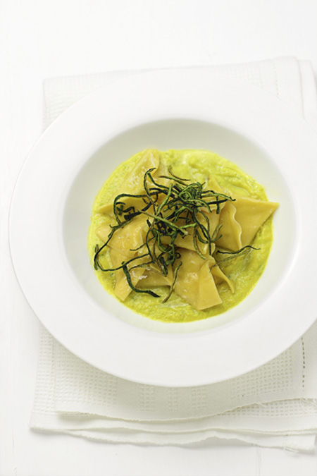 cucina e ricette-Pasta ripiena con salsa di zucchine